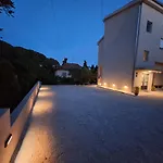 Apartments Elena & Lana